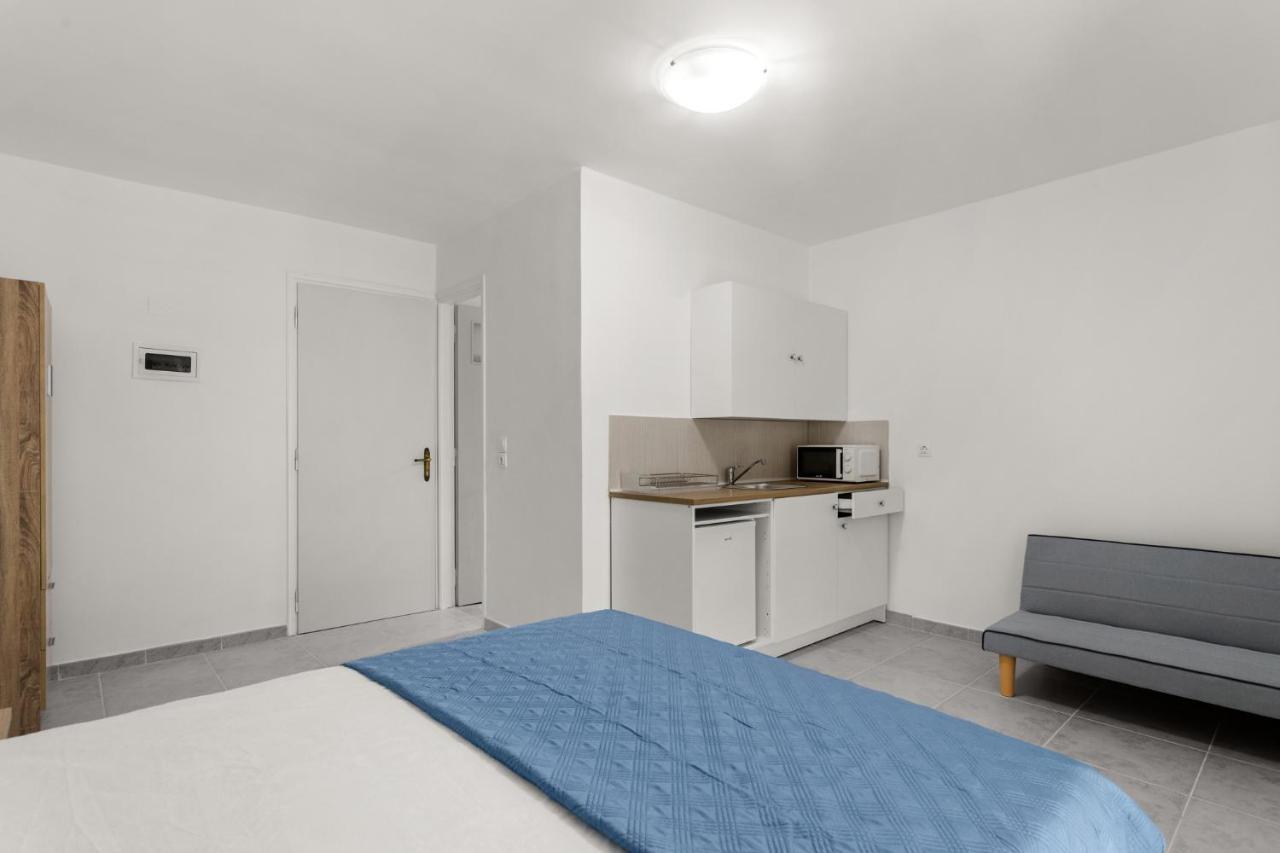 Nikolas Apartments Stoupa Lévktron 外观 照片